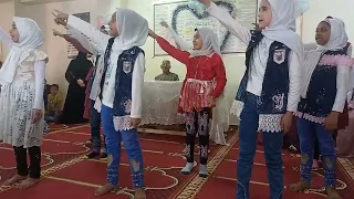 أنا القرآن ربانى آداء فريق عصافير الجنة بمكتب دار السلام في حفل ختم القرآن لطالبتان بالمكتب دندنها