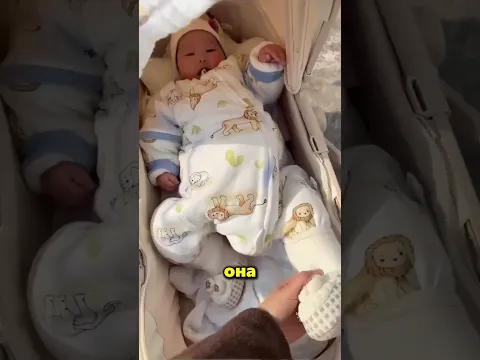 Что то Странное Двигалось Под Одеждой Её Ребёнка 😱