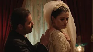 بنت فقيره بتتجوز واحد عشان فلوسه وبتجيب حبيبها يشتغل دكتور في القصر لكنه بيقع في حب بنت جوزها كامل 