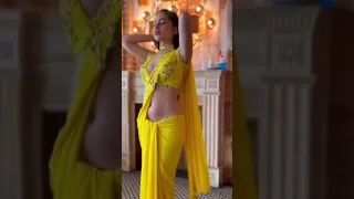 Sexy dance by Urfi Javed on tip tip barsa pani #urfijaved #viral #shorts