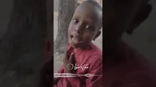 طفل أفريقي يقرأ ما تيسر من سورة الفلق 