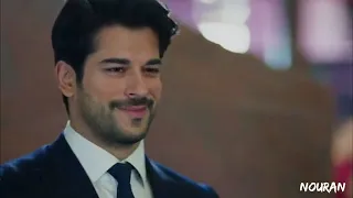 عمرو دياب بالضحكه دي دندنها