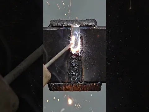 professional welders always display the best techniques as a lesson for beginners. #iron #welding