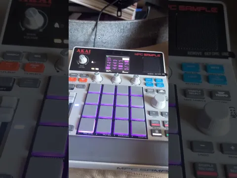Timbaland playing around with his new Beat making toy 🎹🔥MPC SAMPLE!
