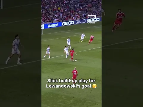 Lewandowski still has that poacher's instinct 🔥