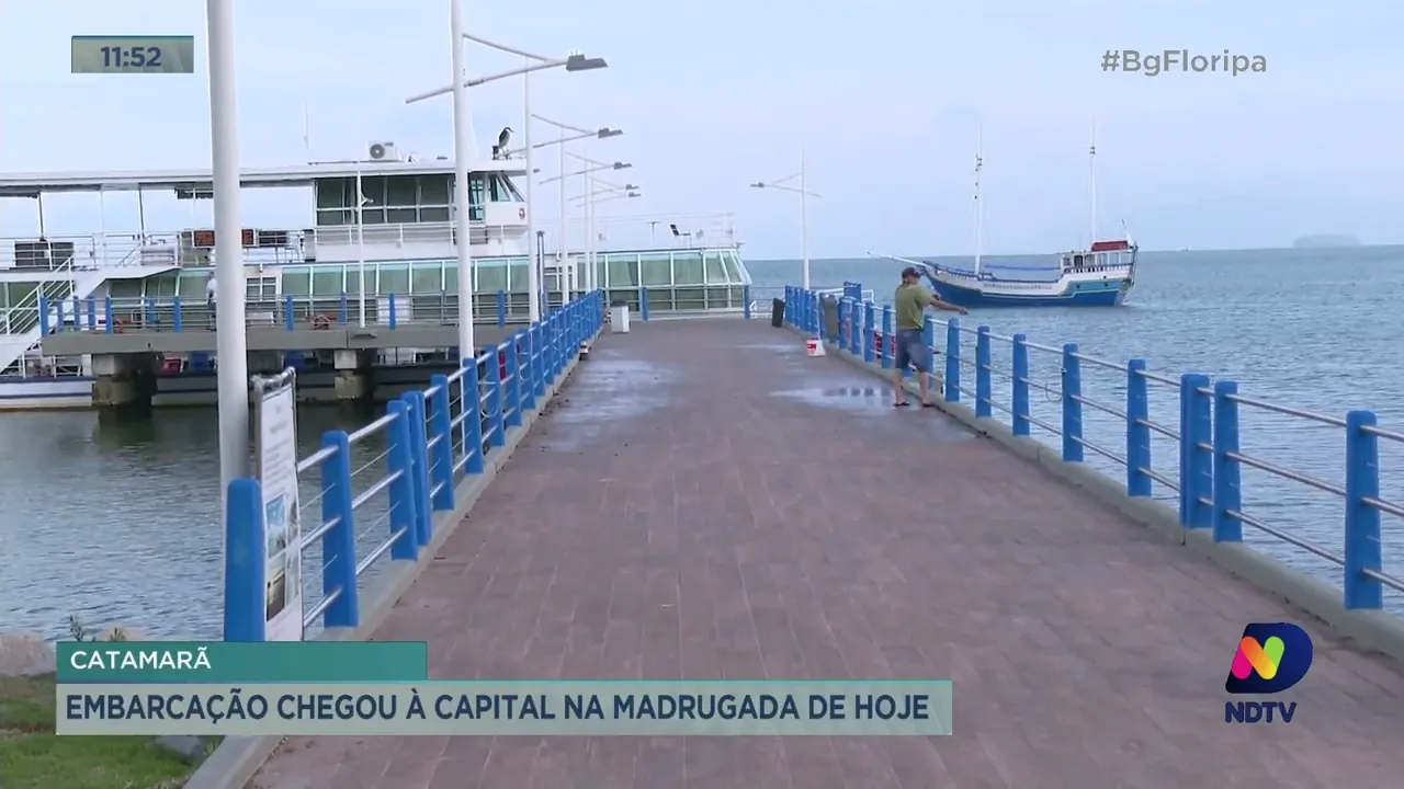 Embarcação responsável pelo transporte coletivo marítimo de Florianópolis já está aportado no pier