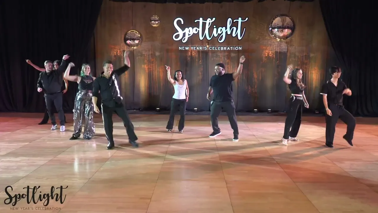 Spotlight New Year's Celebration 2025/2026 Peach Swing