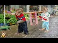 Download Lagu Very sweet moments of YiYi and YinYin going to the market to buy food for the family