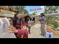 Download Lagu Een nomadische moeder, een vriendelijke man en een operator met handen vol hoop