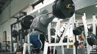 انا واقف سابت في مكاني مش شايف حد قدامي 