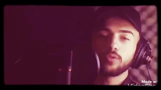 اغمزيلي بعينك يا روحي بغمزه نبيع الكون وهمو 