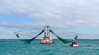 Sailing through DOZENS of Shrimp Boats Dry Tortugas to Marathon