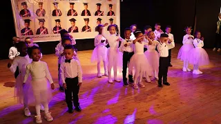 اطفال الحضانة و اغنية ارسم ماما بالالوان  اطفال الحضانة و اغنية ارسم ماما بالالوان