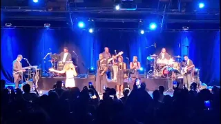 Kim - Femmes Fatales - Lotus Tour