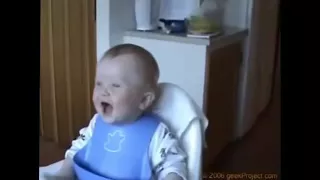 اجمل ضحك الاطفال عفوية الاطفال ههههههههههههههههه 