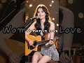 Download Lagu “Woman in Love” – AI Singer Kassy’s Stunning Acoustic Stage Moment ✨🎙️