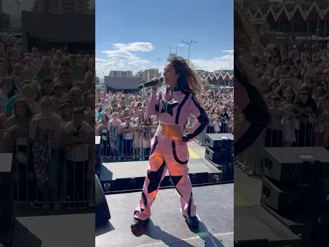 Dancing with 10.000 people at my CONCERT 🔥 | Andra Gogan
