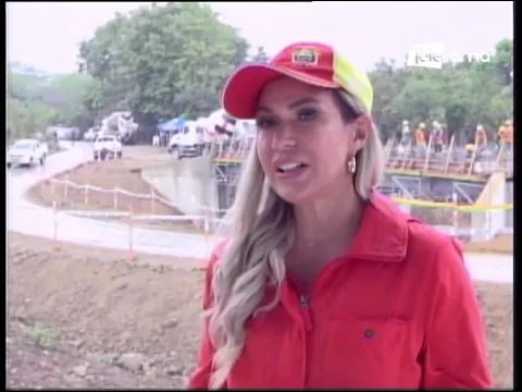 Prefecta inspeccionó trabajos de asfaltado en la vía Cerecita-Safando