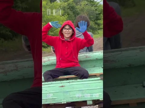 Эрик и Глеб едут по деревне под PHONK