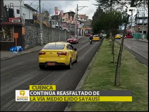 Continúa reasfaltado de la vía Medio Ejido Sayausí