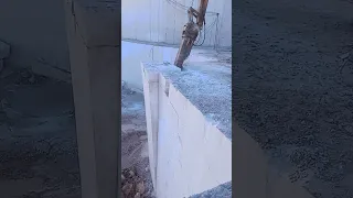 کار در معدن مرمریت سفید دندنها