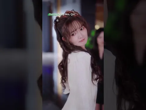 ❤️🔥Puppy eyes for him – knives for everyone else #DotingFeistyMrsQin #iQIYIMalaysia
