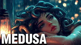 Medusa: A Triste História da Sacerdotisa Amaldiçoada - Mitologia Grega em Quadrinhos - Don Foca