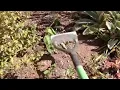 How to hoe weeds
