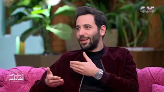  صاحبي اللي كتفه في كتفي بيخليني مطمن     وقفة كريم قاسم وعمرو عابد جنب بعض في فيلم  الحفرة دندنها