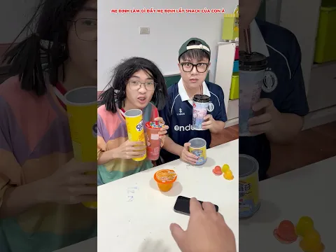 Tưởng mẹ lấy snack và thạch