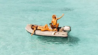 BOAT LIFE: a voyage to the sand bar of your dreams..