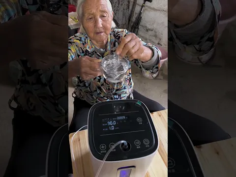 Grandma does a little experiment, making bubbles #grandma #rurallife