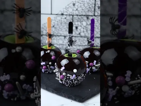 Spooky candy apples! 🖤 #candy #spooky #treats #shortsfeed