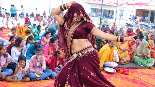 नीको लगे गले हरवा गोरी तोई नीको लगे !! New Dance !! दोनों महिलाओं ने बीच पांडाल में किया गजब डाँस