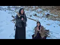 Lagu Helper in the Mountains: The Story of Turan and GrandmaA Hard Journey for the Warmth of Home