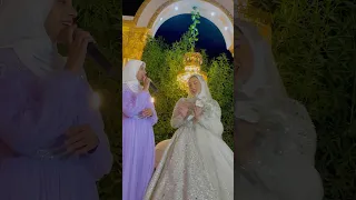 فاجئت صحبتي وغنيت في فرحها 