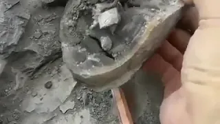 شاهد استخراج الالماس من قلب الحجارة جمال الخالق في ما خلق 