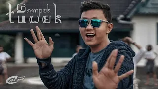 Lirik Lagu Sampek Tuwek - Denny Caknan