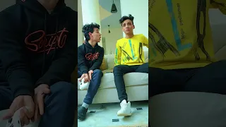 لما تلعب مع صاحبك و ابوك يدخل التوينز و القيصر 