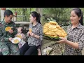 Download Lagu How to make delicious, crispy fried cakes from sweet potatoes, sold at the market?