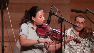 السيدة تعزف اغنية يامسهرنى على الكمان   اداء صوليست الكمان نهال محمد   صالون المنارة           دندنها