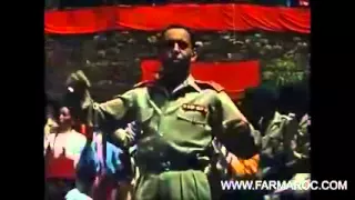 فيديو نادر للحسن الثاني يرقص على إيقاع فرقة أحواش تلوات وارزازات 1957 
