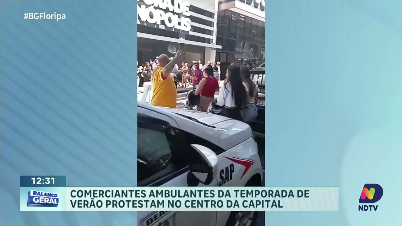 Comerciantes ambulantes protestam em Florianópolis contra novos critérios de credenciamento
