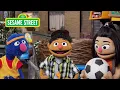 Download Lagu Sesame Street: How to be a Good Friend | Tamir on the Street #3