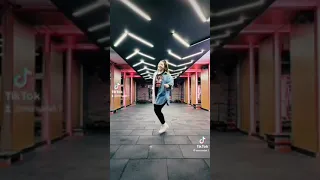 رقص مشاهير علي مهرجان بص  الحركة دي احمد حلمي تيك توك      دندنها