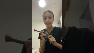 בנות אני ממש מצטערת שלא שמעו אותי אבל מי שרוצה שאני אעשה סרטון על כל האיפור שלי שתגיב בתגובות 