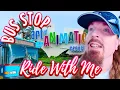Download Lagu Bushalte bij Disney's Art of Animation Resort in Disney World, 62-jarige Amerikaanse man