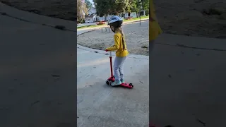 Riding 3 Wheel Scooter COOGHI Scooter 3 In 1 Kids 3 Wheel Scooter With Flashing Wheels 