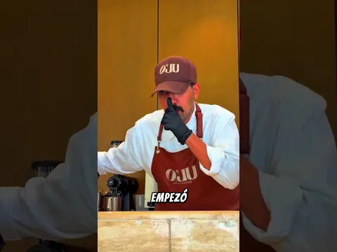 Qué Le Regaló Su Compañero Al Gatito En La Cafetería? 😱