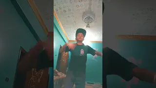 اول حاجه لما تكلمني تشيل ايدك من جيبك ولا دندنها